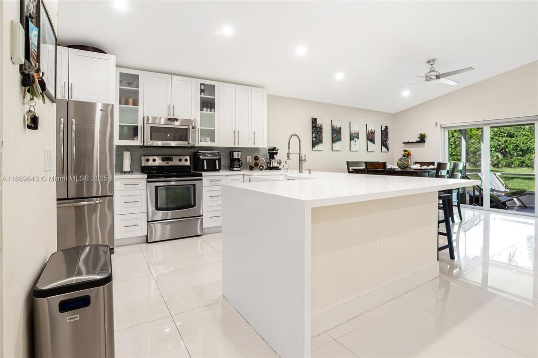 Active With Contract: $674,000 (2 beds, 2 baths, 1554 Square Feet)