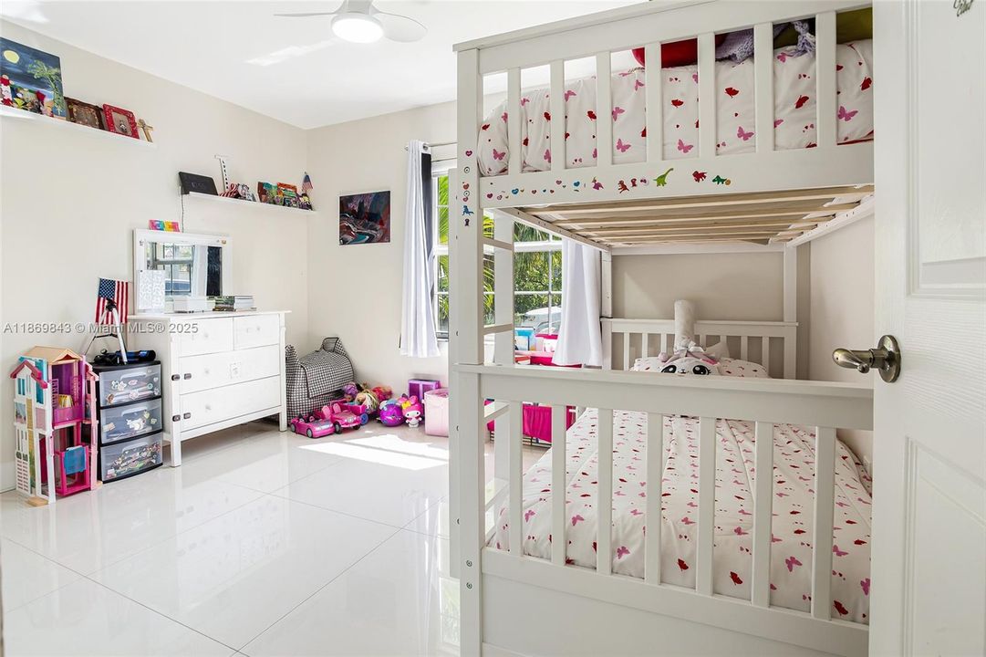 Active With Contract: $674,000 (2 beds, 2 baths, 1554 Square Feet)