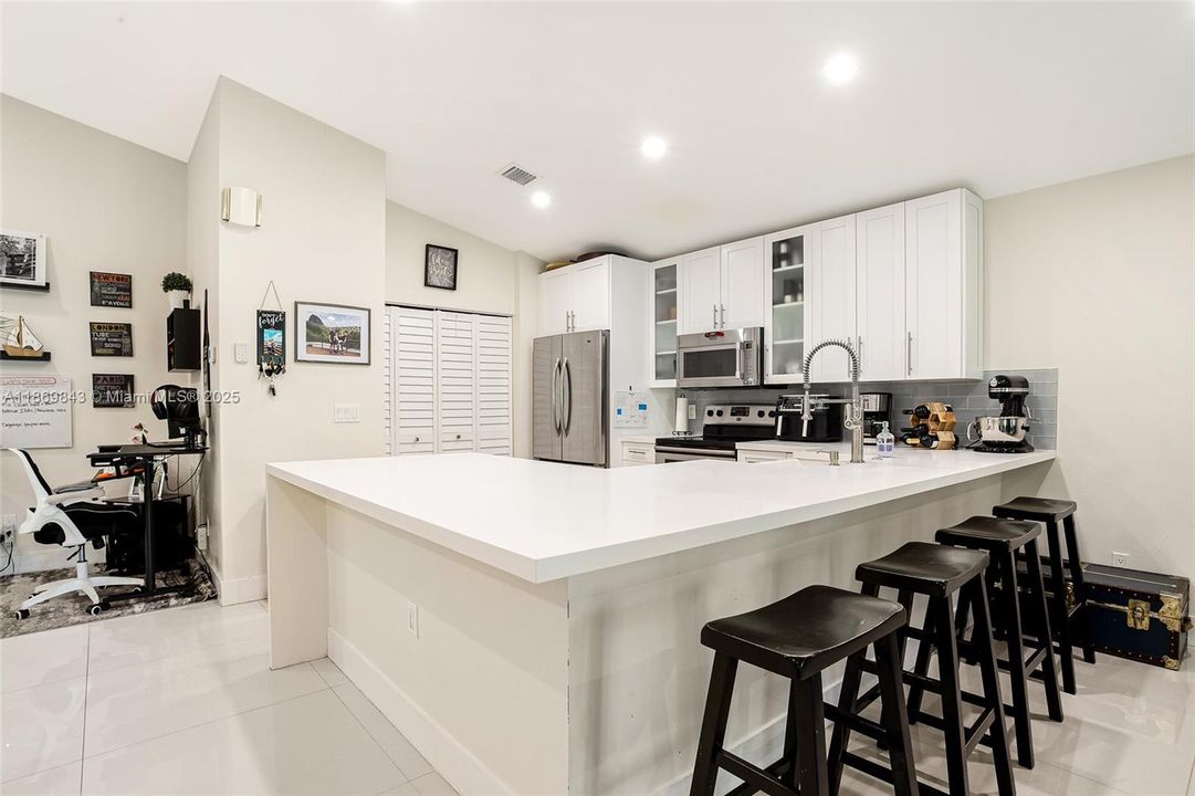 Active With Contract: $674,000 (2 beds, 2 baths, 1554 Square Feet)