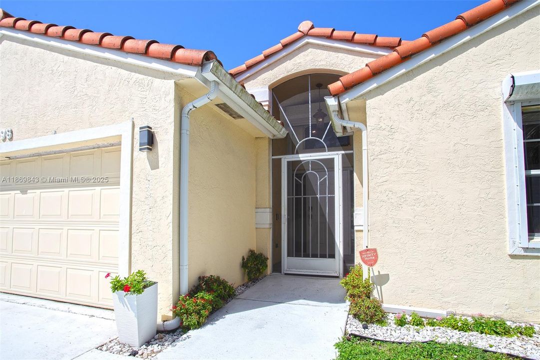 Active With Contract: $674,000 (2 beds, 2 baths, 1554 Square Feet)