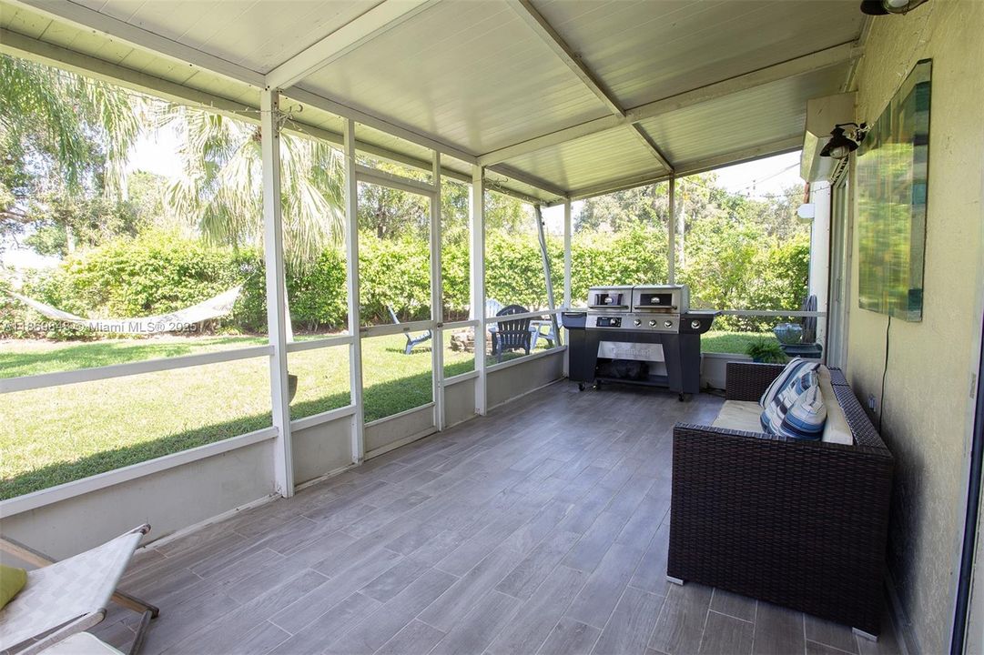 Active With Contract: $674,000 (2 beds, 2 baths, 1554 Square Feet)