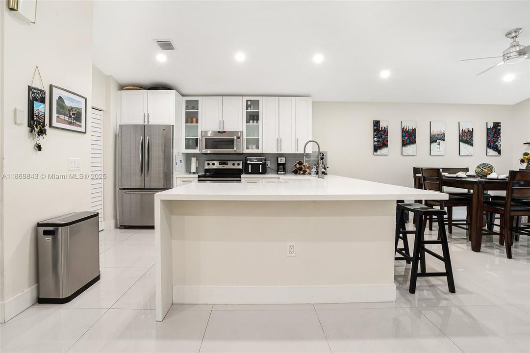 Active With Contract: $674,000 (2 beds, 2 baths, 1554 Square Feet)