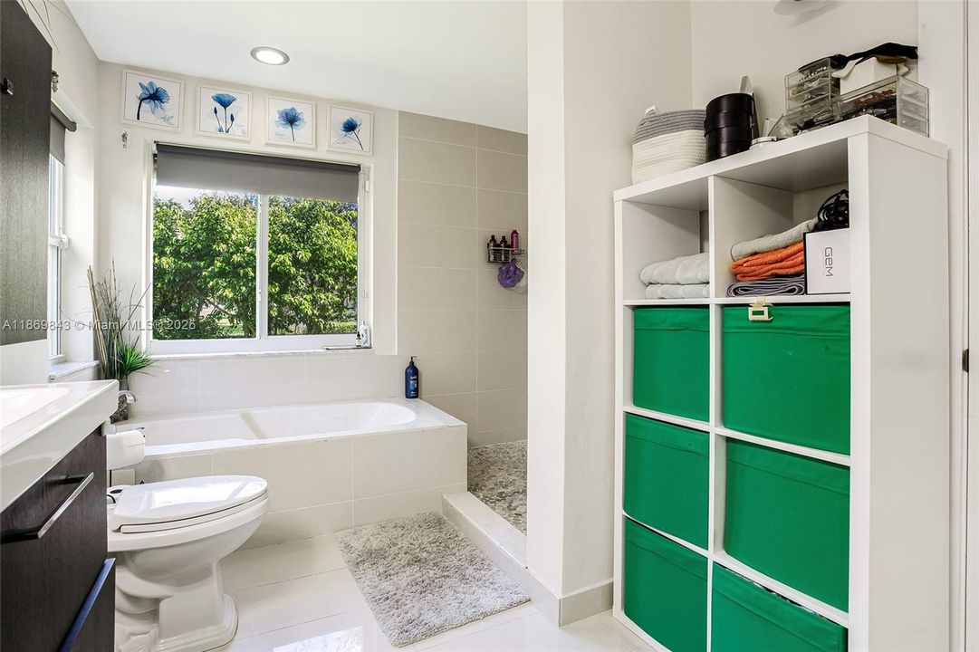 Active With Contract: $674,000 (2 beds, 2 baths, 1554 Square Feet)