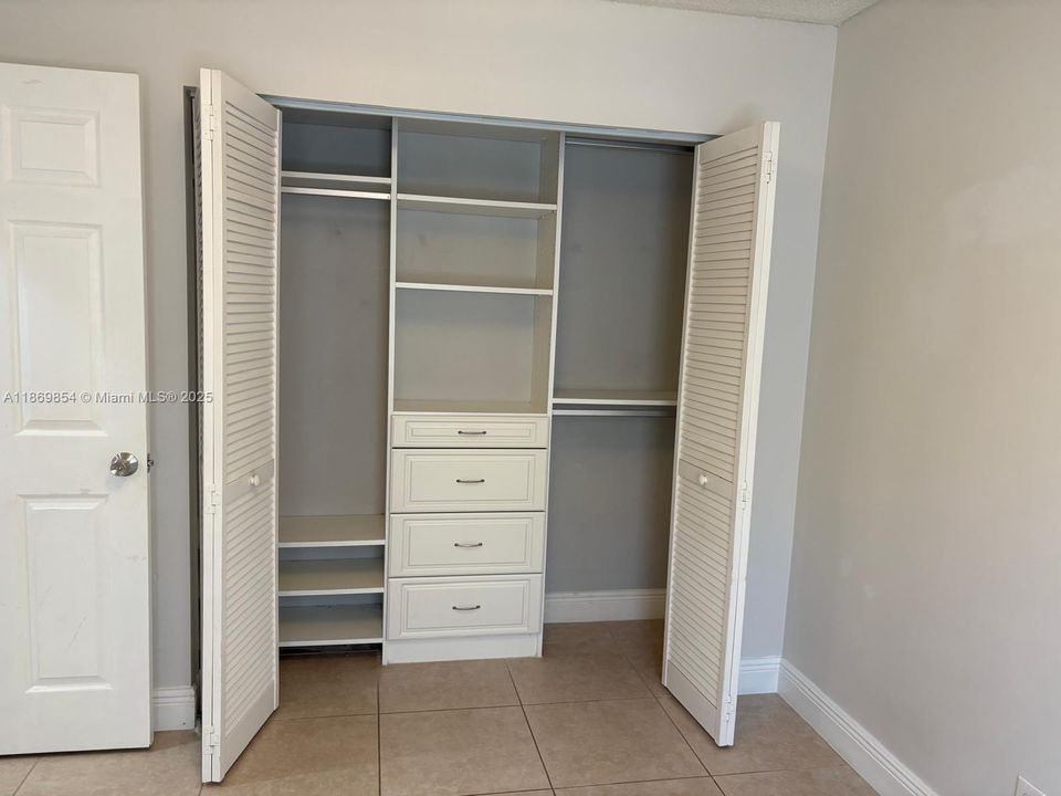 合同活跃: $695,000 (3 贝兹, 2 浴室, 1542 平方英尺)