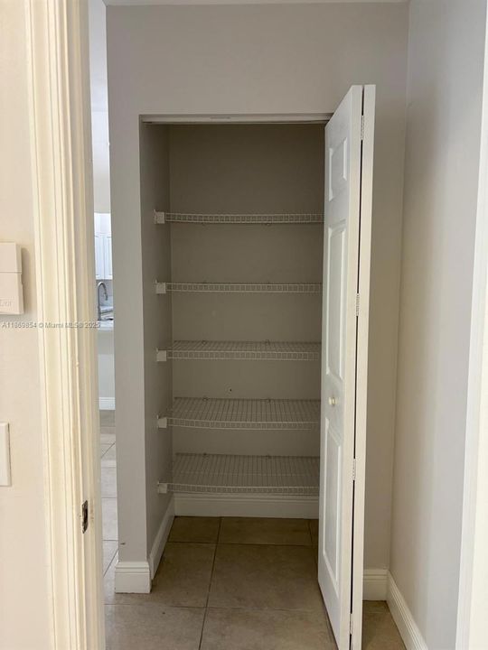 合同活跃: $695,000 (3 贝兹, 2 浴室, 1542 平方英尺)