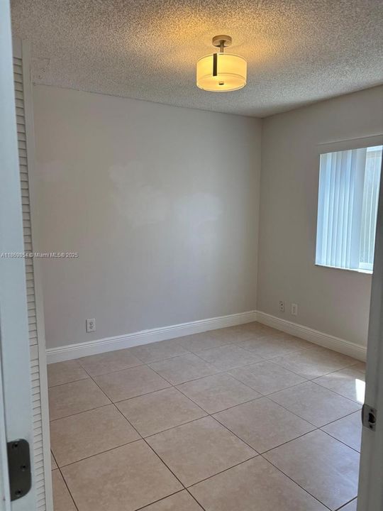 合同活跃: $695,000 (3 贝兹, 2 浴室, 1542 平方英尺)