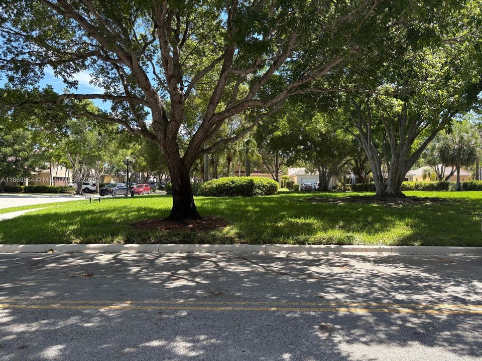 合同活跃: $695,000 (3 贝兹, 2 浴室, 1542 平方英尺)