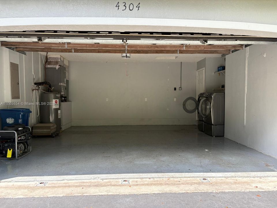 合同活跃: $695,000 (3 贝兹, 2 浴室, 1542 平方英尺)