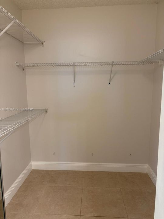 合同活跃: $695,000 (3 贝兹, 2 浴室, 1542 平方英尺)