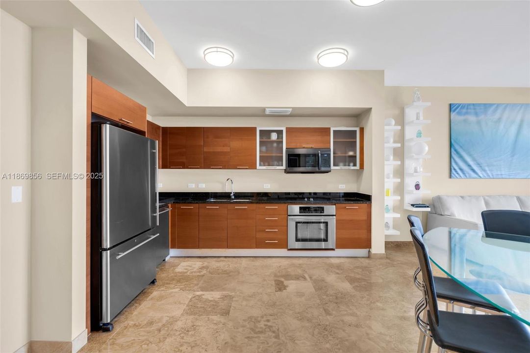 待售: $399,000 (1 贝兹, 1 浴室, 735 平方英尺)