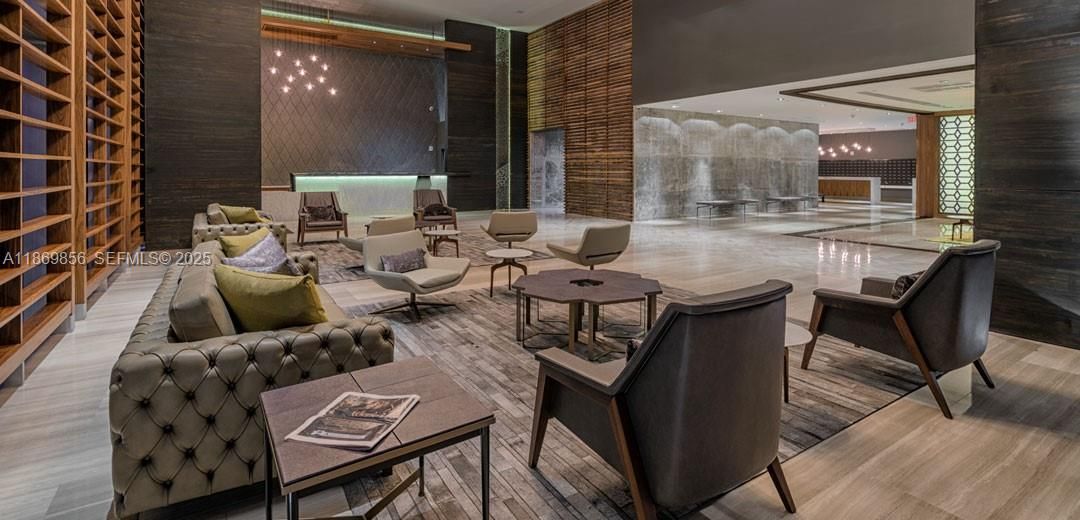 待售: $399,000 (1 贝兹, 1 浴室, 735 平方英尺)