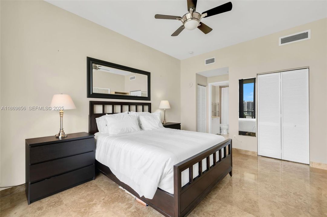 待售: $399,000 (1 贝兹, 1 浴室, 735 平方英尺)