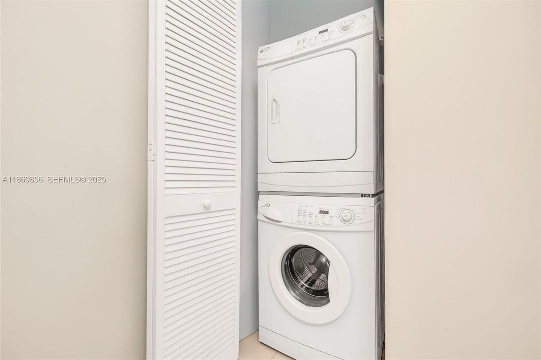 待售: $399,000 (1 贝兹, 1 浴室, 735 平方英尺)