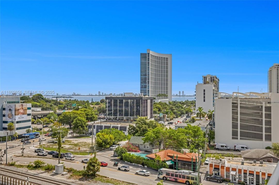 待售: $399,000 (1 贝兹, 1 浴室, 735 平方英尺)