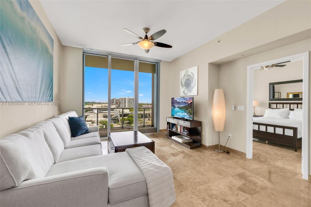 待售: $399,000 (1 贝兹, 1 浴室, 735 平方英尺)