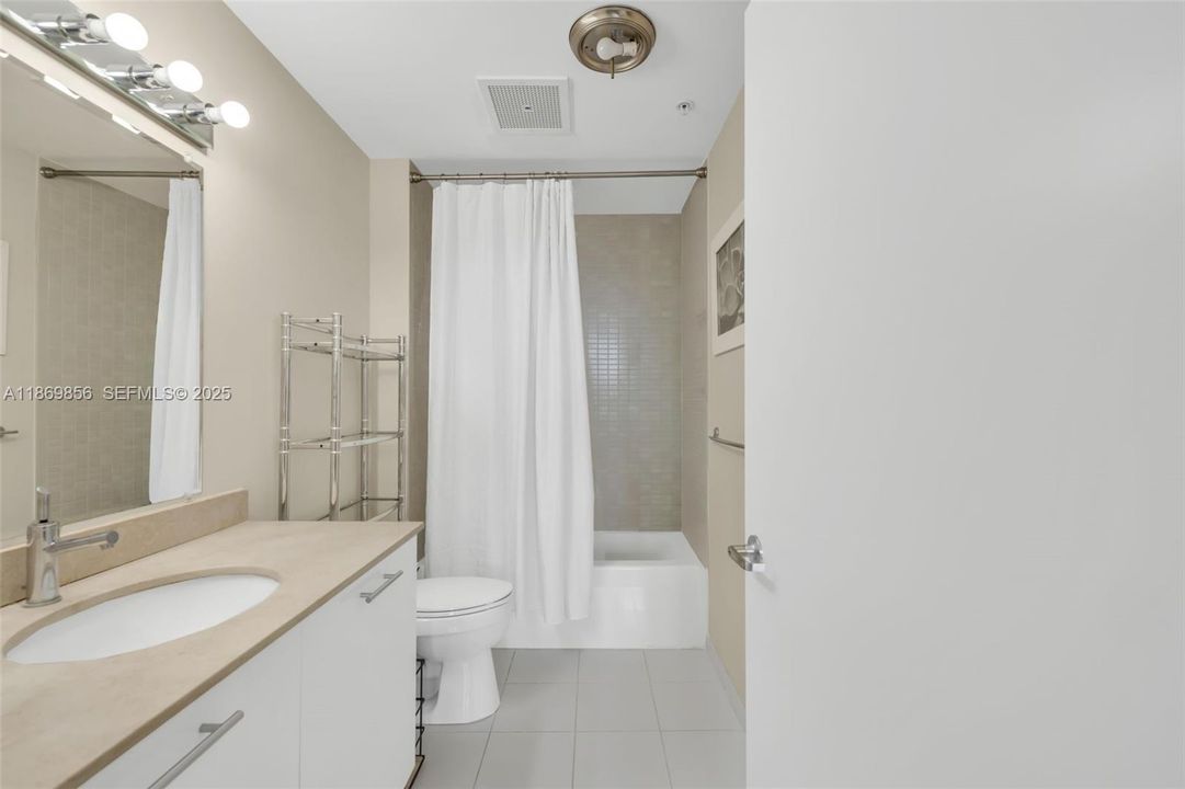 待售: $399,000 (1 贝兹, 1 浴室, 735 平方英尺)