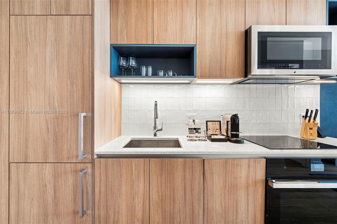 For Sale: $790,000 (2 beds, 1 baths, 651 Square Feet)