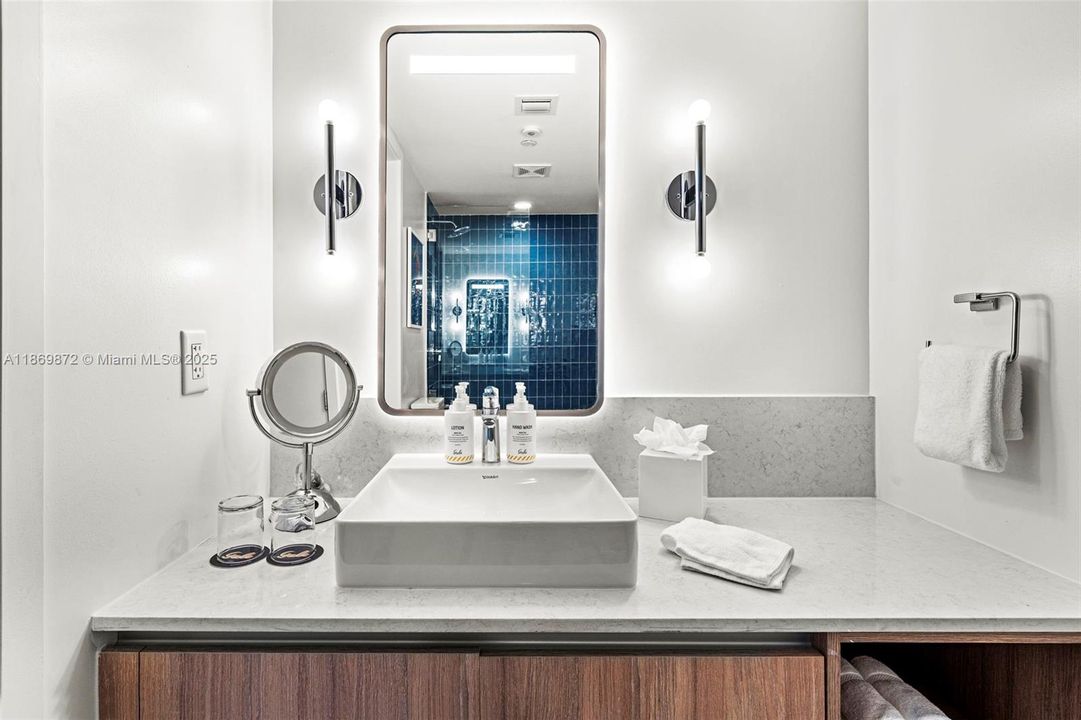 For Sale: $790,000 (2 beds, 1 baths, 651 Square Feet)