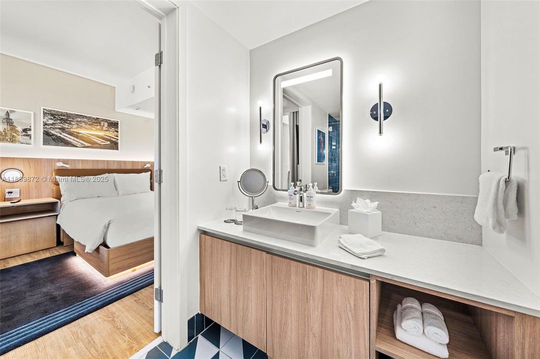 For Sale: $790,000 (2 beds, 1 baths, 651 Square Feet)