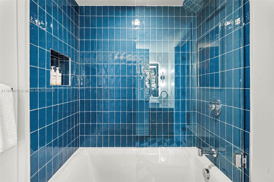 For Sale: $790,000 (2 beds, 1 baths, 651 Square Feet)