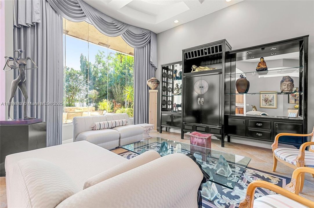 Activo con contrato: $9,950 (4 camas, 3 baños, 3293 Pies cuadrados)