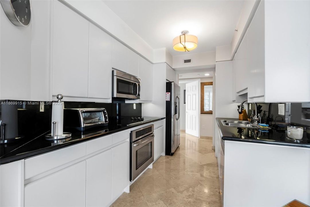 For Sale: $1,750,000 (2 beds, 2 baths, 1680 Square Feet)