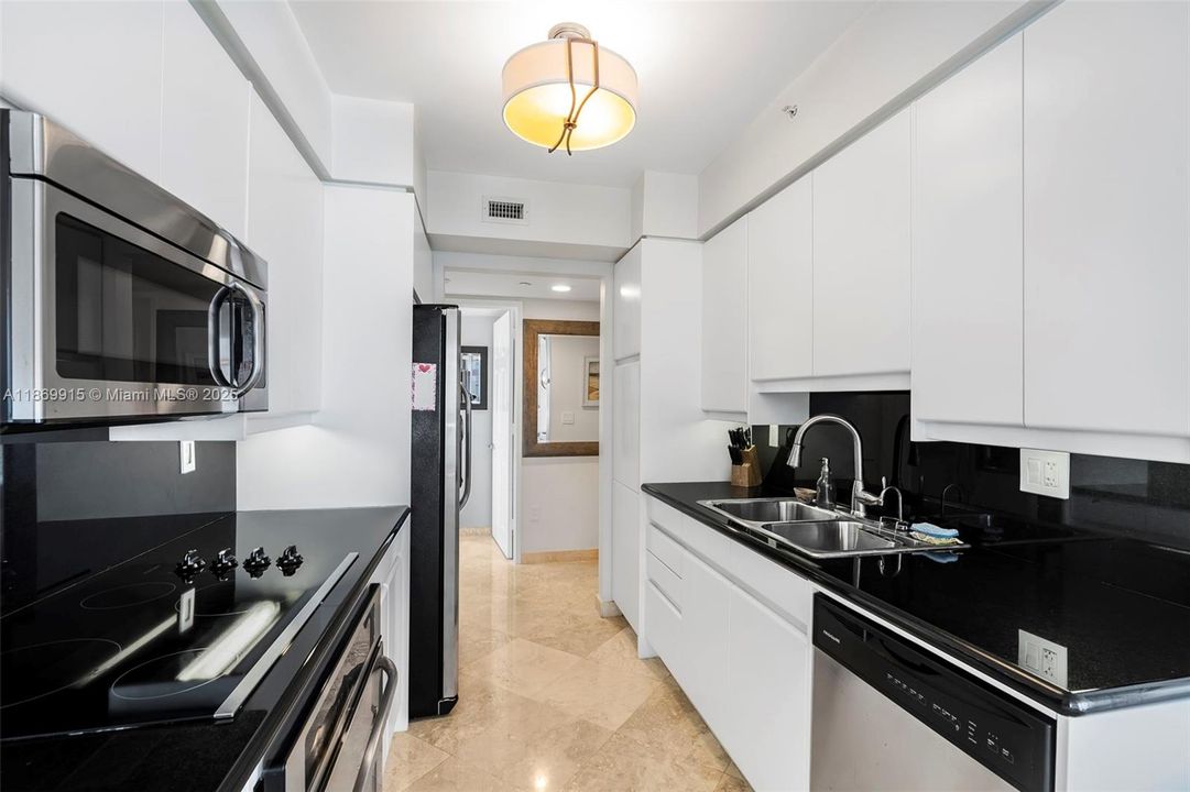 For Sale: $1,750,000 (2 beds, 2 baths, 1680 Square Feet)