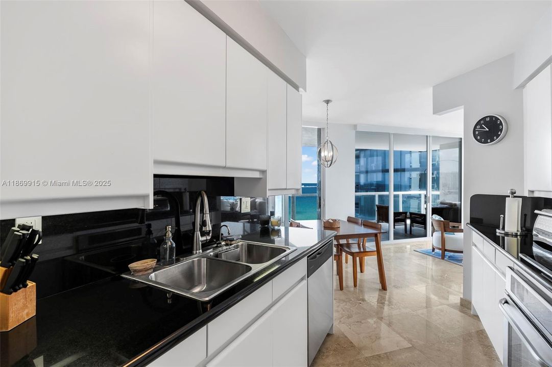 For Sale: $1,750,000 (2 beds, 2 baths, 1680 Square Feet)