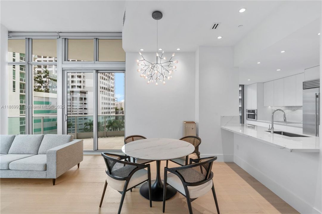 En Venta: $1,385,000 (2 camas, 2 baños, 1460 Pies cuadrados)