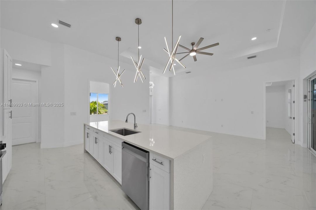 На продажу: $554,900 (4 спален, 3 ванн, 0 Квадратных фут)