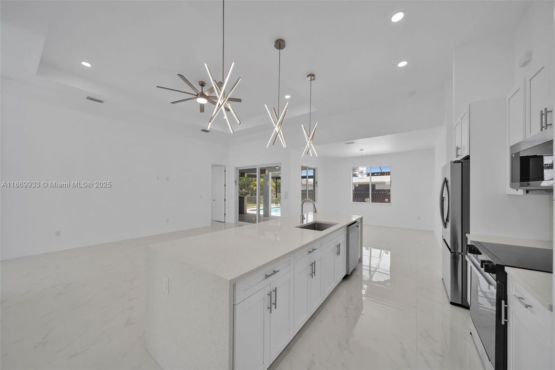 На продажу: $554,900 (4 спален, 3 ванн, 0 Квадратных фут)