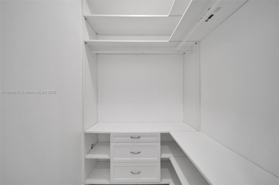 На продажу: $554,900 (4 спален, 3 ванн, 0 Квадратных фут)