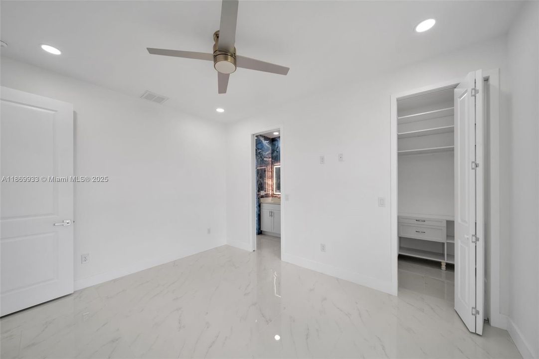 На продажу: $554,900 (4 спален, 3 ванн, 0 Квадратных фут)