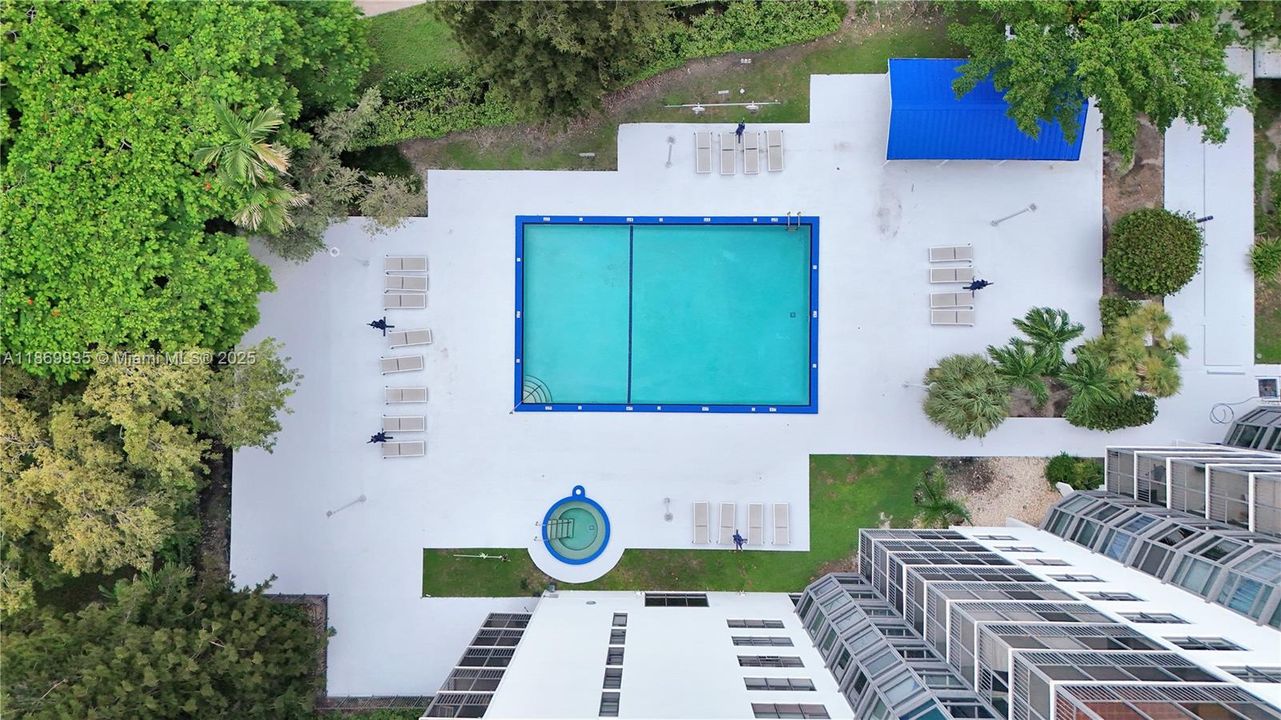 待售: $200,000 (1 贝兹, 1 浴室, 913 平方英尺)