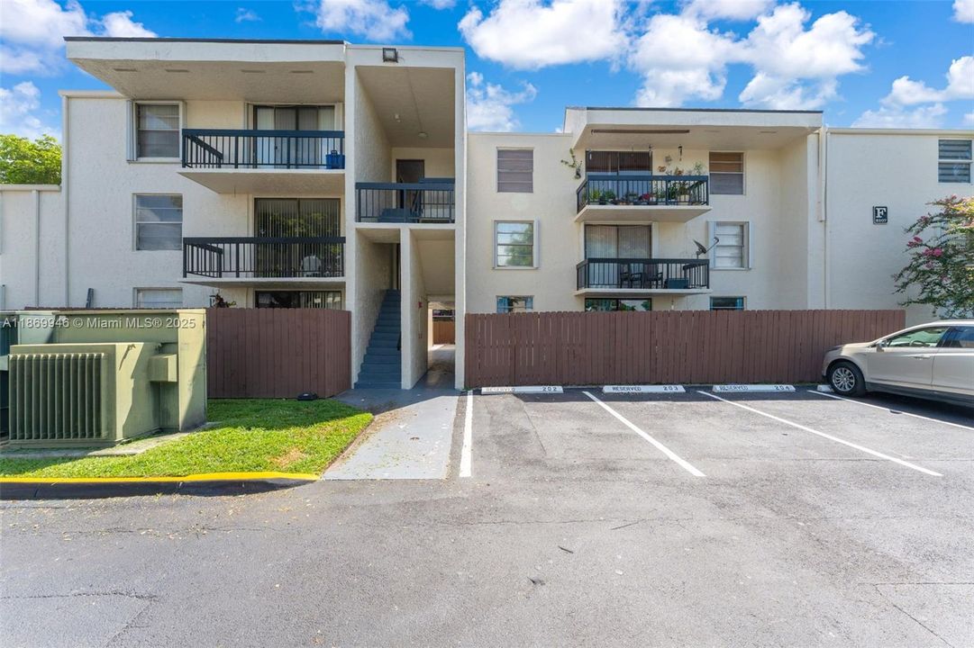 Activo con contrato: $1,800 (1 camas, 1 baños, 703 Pies cuadrados)