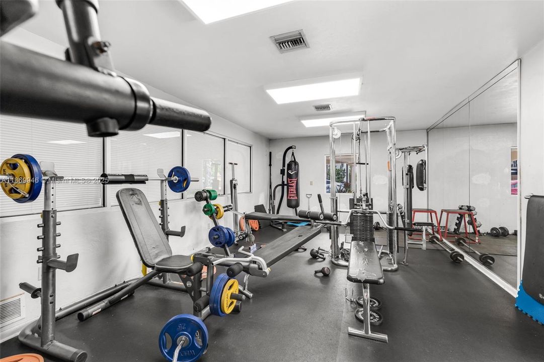 Activo con contrato: $1,800 (1 camas, 1 baños, 703 Pies cuadrados)