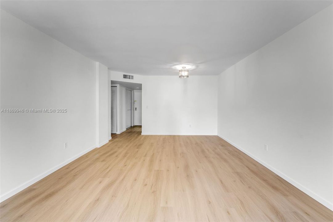 Activo con contrato: $1,800 (1 camas, 1 baños, 703 Pies cuadrados)