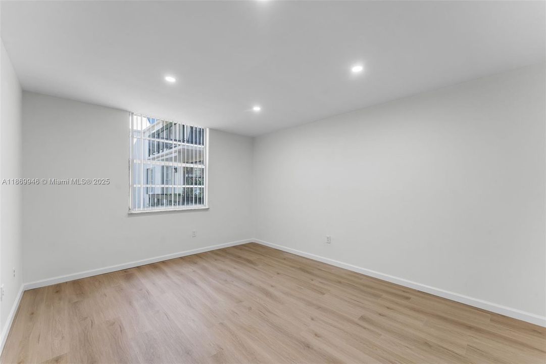 Activo con contrato: $1,800 (1 camas, 1 baños, 703 Pies cuadrados)