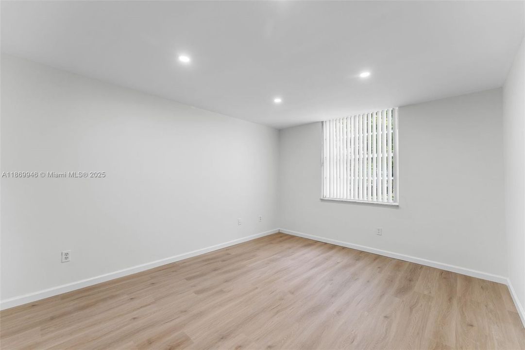 Activo con contrato: $1,800 (1 camas, 1 baños, 703 Pies cuadrados)