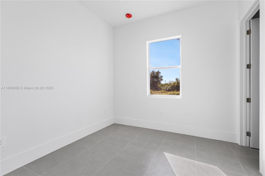 На продажу: $309,000 (3 спален, 3 ванн, 1050 Квадратных фут)