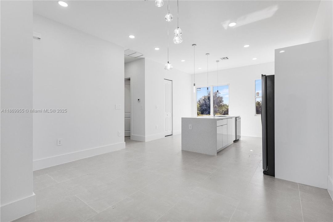 На продажу: $309,000 (3 спален, 3 ванн, 1050 Квадратных фут)