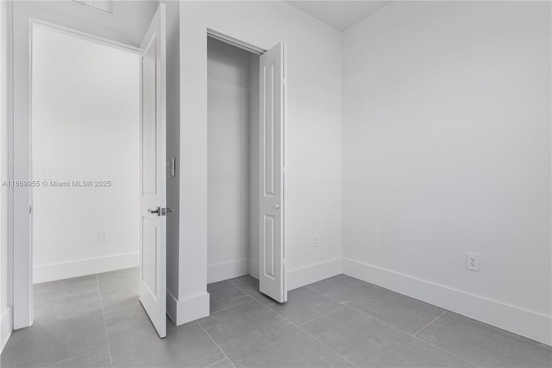 На продажу: $309,000 (3 спален, 3 ванн, 1050 Квадратных фут)