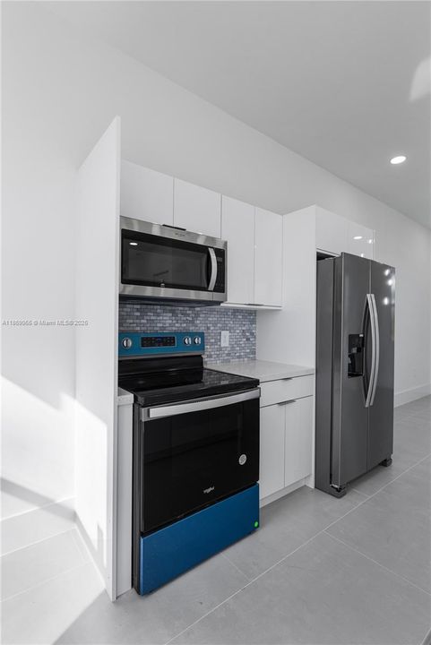 На продажу: $309,000 (3 спален, 3 ванн, 1050 Квадратных фут)