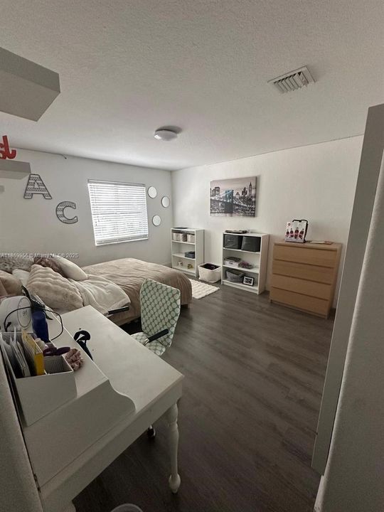 В аренду: $8,200 (6 спален, 4 ванн, 3292 Квадратных фут)