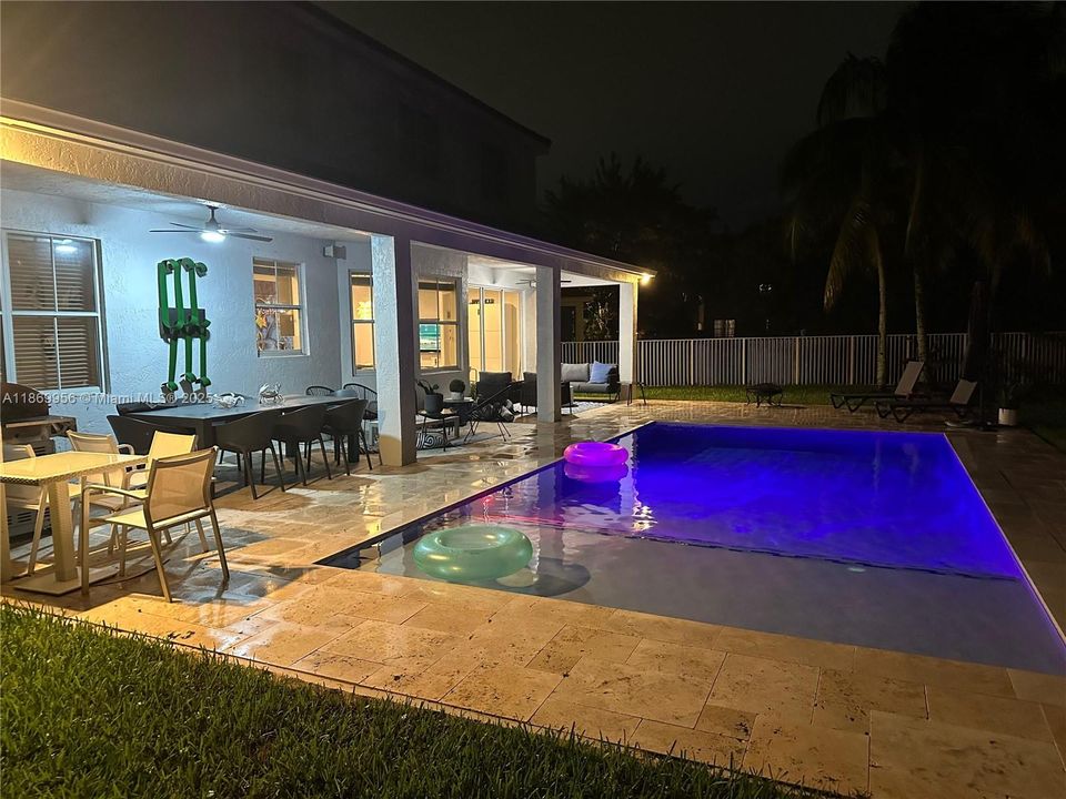 В аренду: $8,200 (6 спален, 4 ванн, 3292 Квадратных фут)