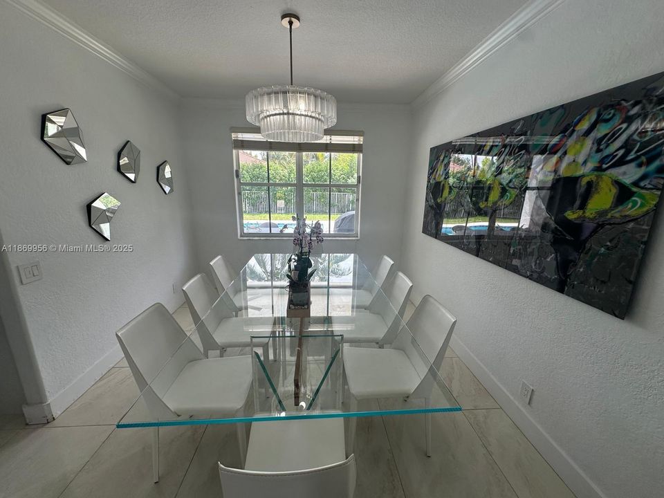 В аренду: $8,200 (6 спален, 4 ванн, 3292 Квадратных фут)