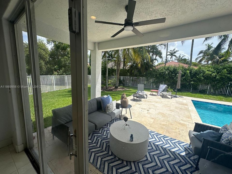 В аренду: $8,200 (6 спален, 4 ванн, 3292 Квадратных фут)