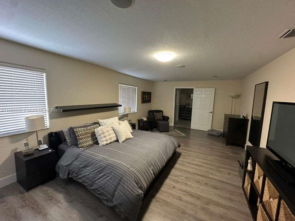 В аренду: $8,200 (6 спален, 4 ванн, 3292 Квадратных фут)