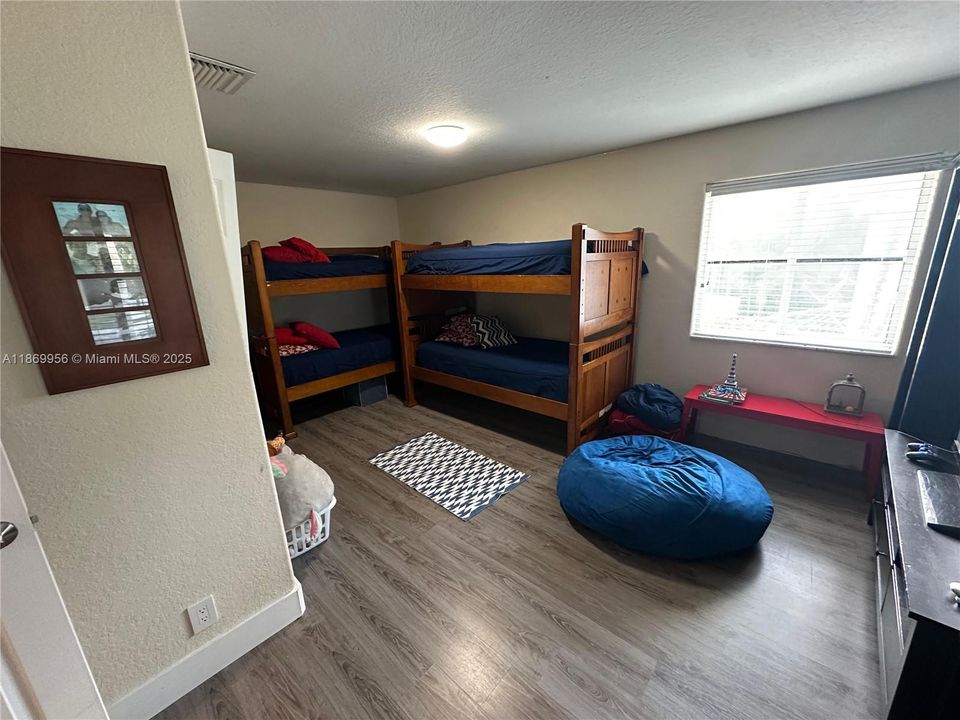 В аренду: $8,200 (6 спален, 4 ванн, 3292 Квадратных фут)