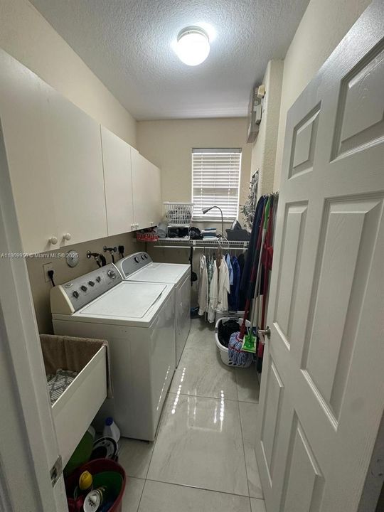 В аренду: $8,200 (6 спален, 4 ванн, 3292 Квадратных фут)